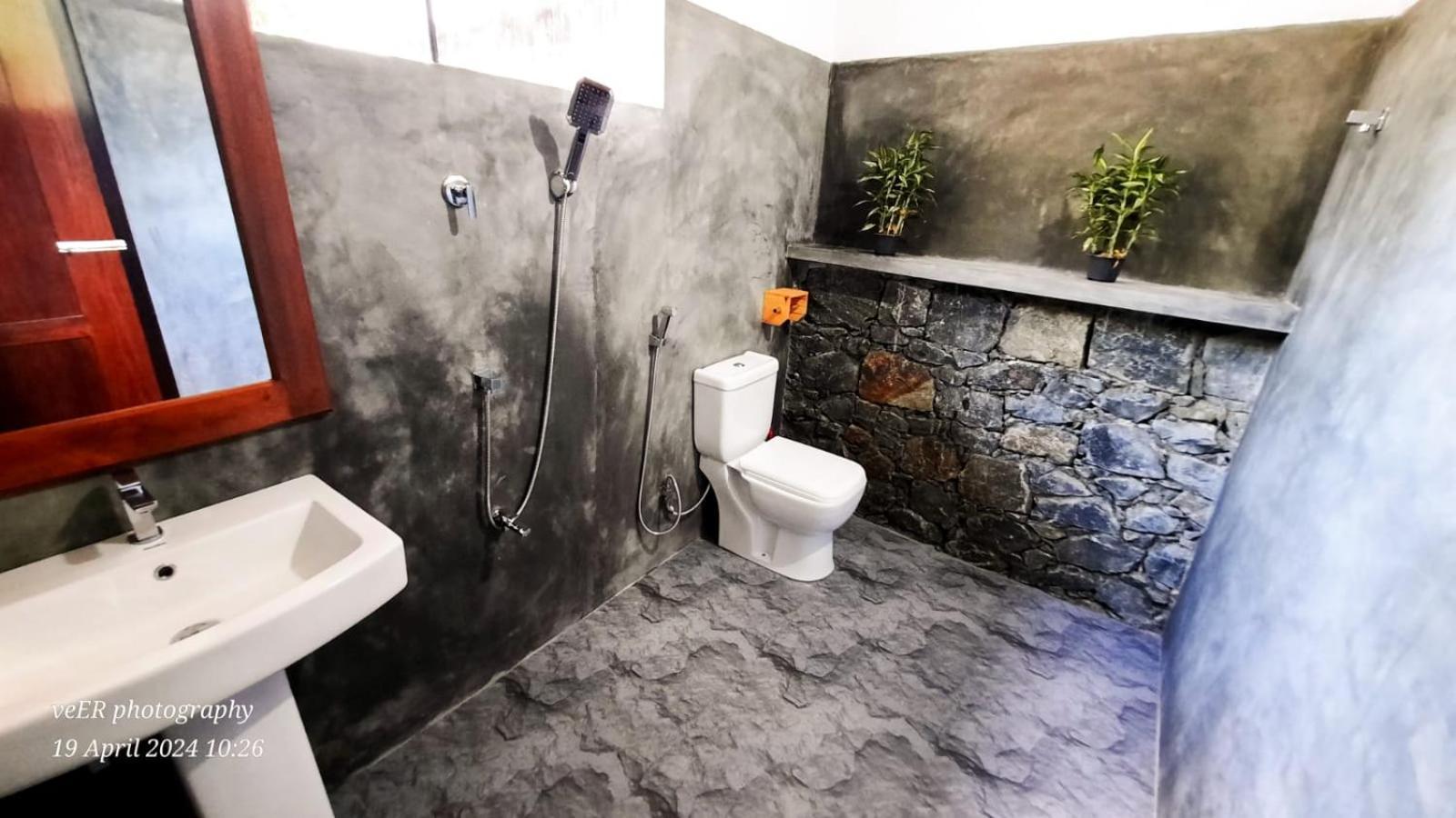 Jungle Escape Hiriketiya Hotel Диквела Екстериор снимка